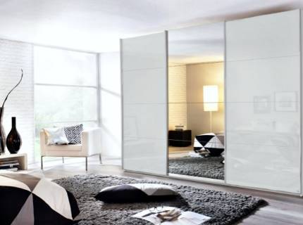 Dulap cu usi glisante KULMBACH 271x210x62cm alb alpin/ alb lucios - oglinda configurabil